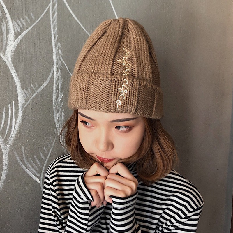 Mũ len vặn thừng thêu chữ