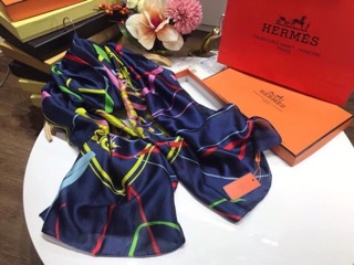 Khăn lụa kèm fullbox giá 230k