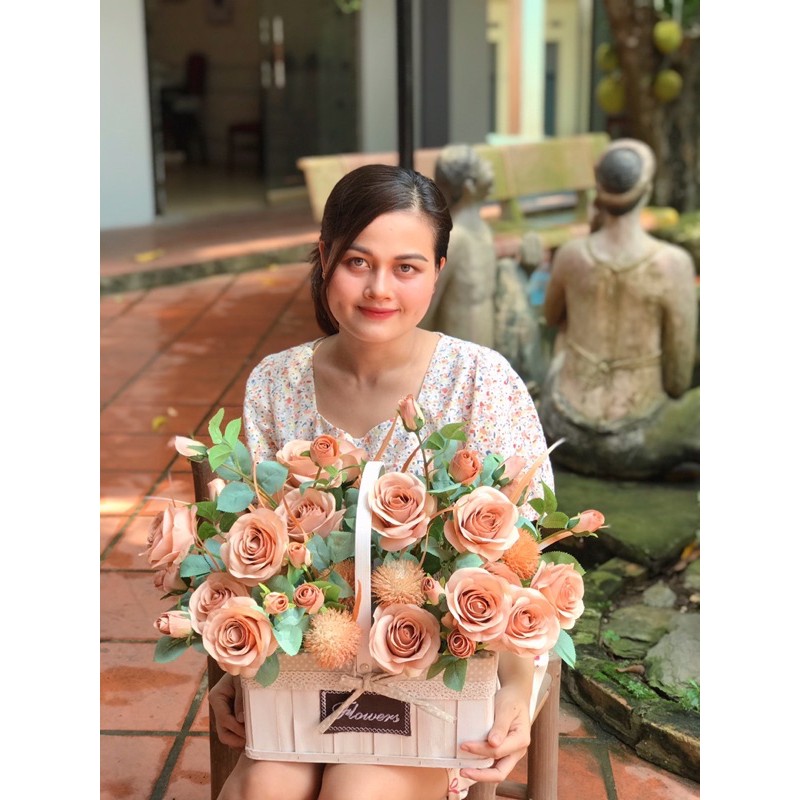 Giỏ Hoa lụa màu nâu tây