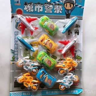 Vỉ chiếc đồ chơi ô tô máy bay mới