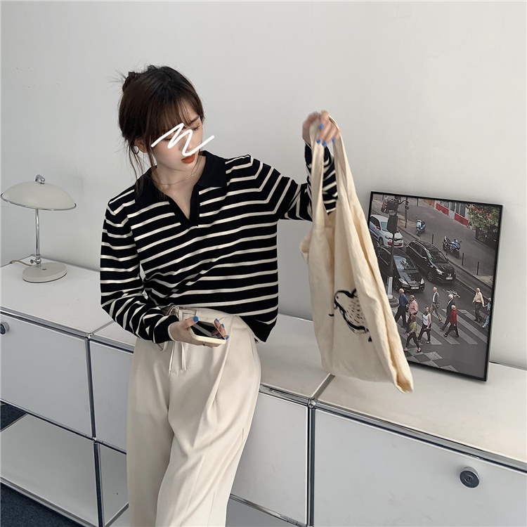 Áo Thun Ngắn Tay Cổ Chữ V Họa Tiết Sọc Ngang Thời Trang Cho Nữ T2G8