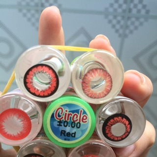 Lens màu đỏ cá tính