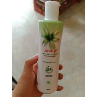 Dung dịch vệ sinh Lactacyd cho ngày dài tươi mát 150ml