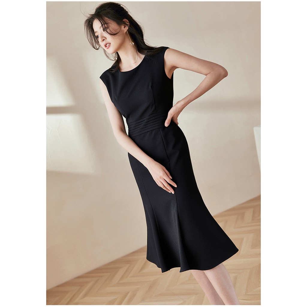 Đầm cổ tròn sát không tay dáng ôm bút chì đá đuôi cá đen