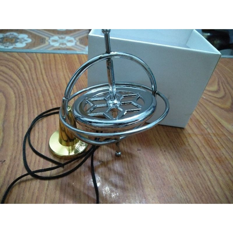 Con quay hồi chuyển GYROSCOPE