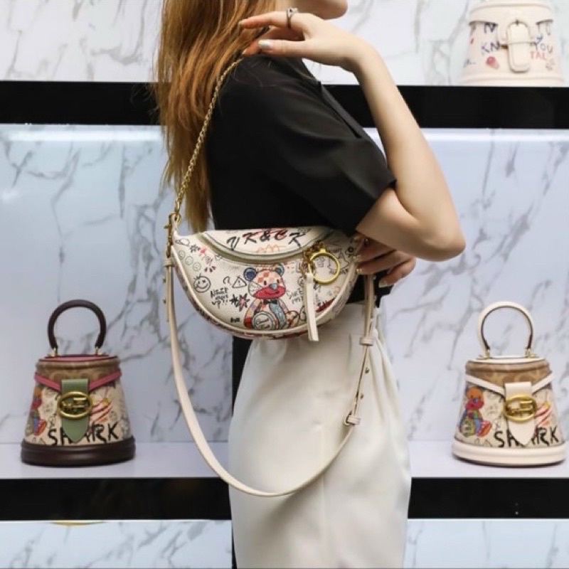 [Giá Sỉ] Túi bao tử hoạ tiết gấu kèm dây xích hottrend 2022 (ảnh thật shop chụp)