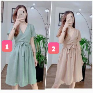 Váy chấm bi xòe cổ v kèm đai