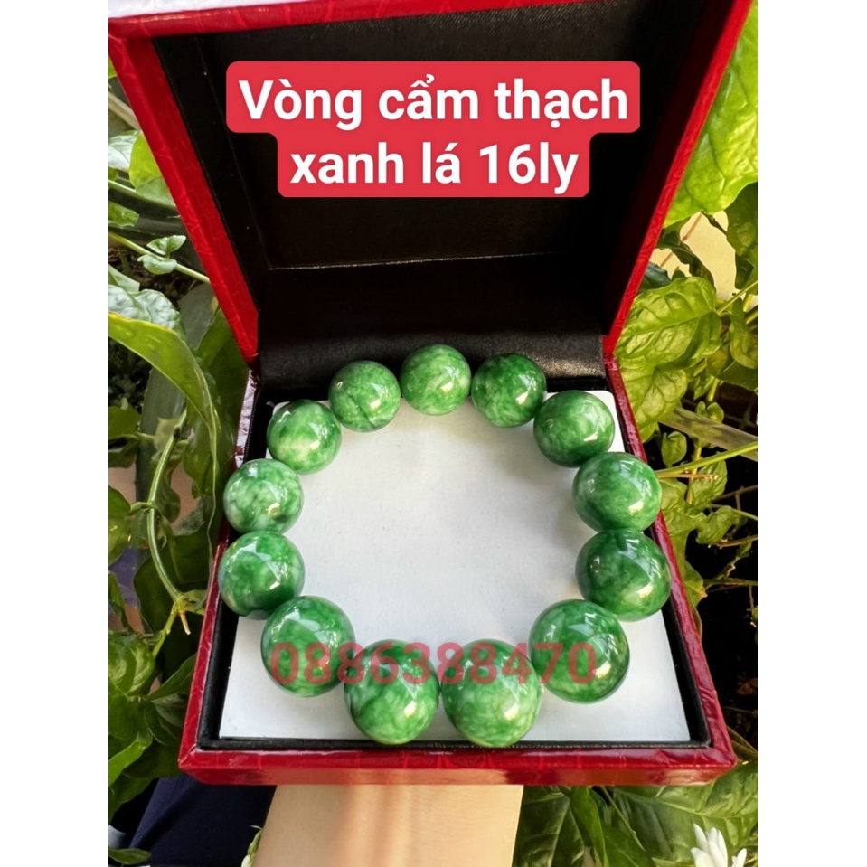 Vòng đeo tay phong thủy màu xanh ngọc