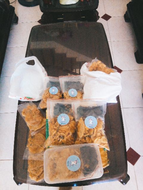 Cơm chiên khô gà topping rong biển Thúy Trương. | BigBuy360 - bigbuy360.vn