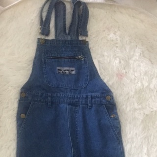 Yếm jean, đầm, chân váy