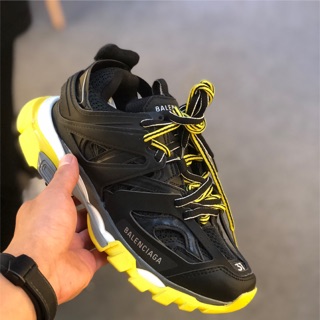 Giày track đen đế vàng 1:1 có hộp size 36-37