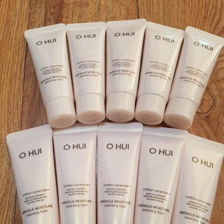 Sữa rửa mặt ohui miracle moisture 40ml