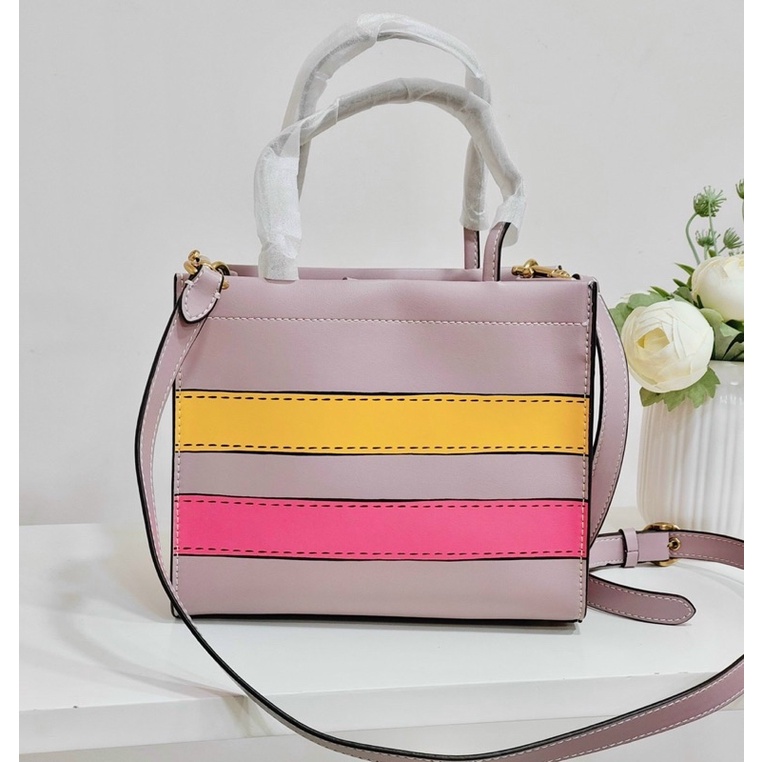 Túi Coach tote 22 in hoạ tiết sẵn sale