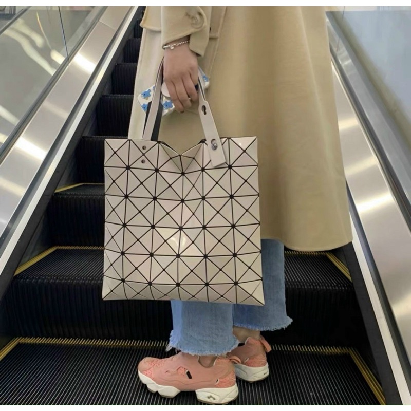 TNS-Túi tote form vuông  BaoBao tote bag--thiết kế độc đáo tone trắng xám sang chảnh