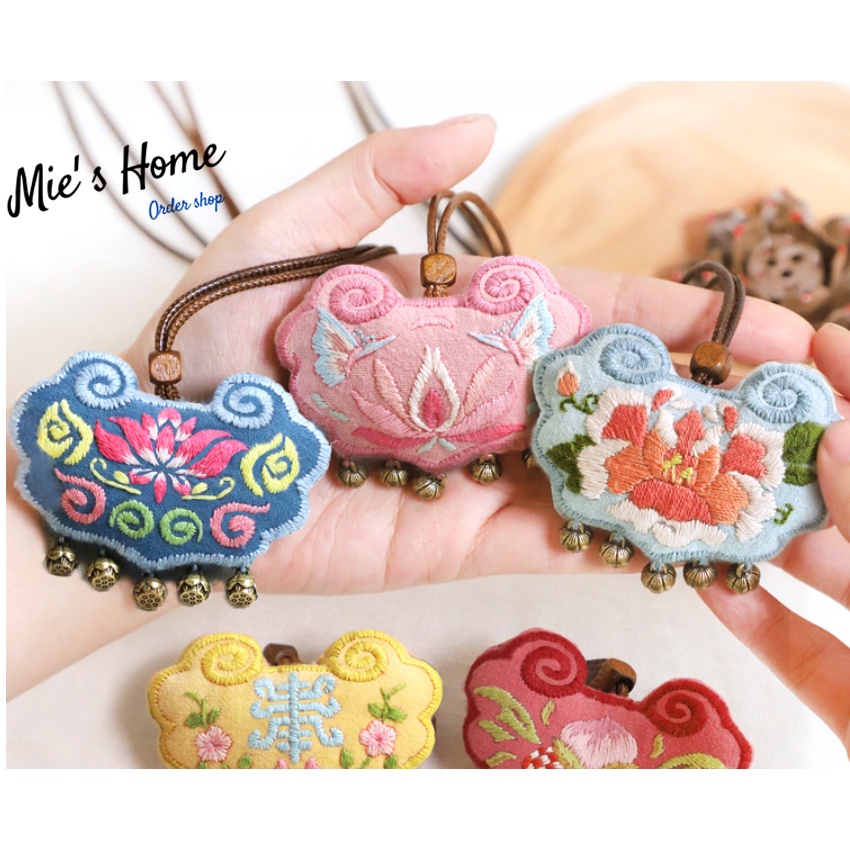 Bộ Kit Nguyên Liệu Tự Làm Thêu Tay Túi Thơm Bình An Omamori Khánh Chuông - MIE Handmade Shop