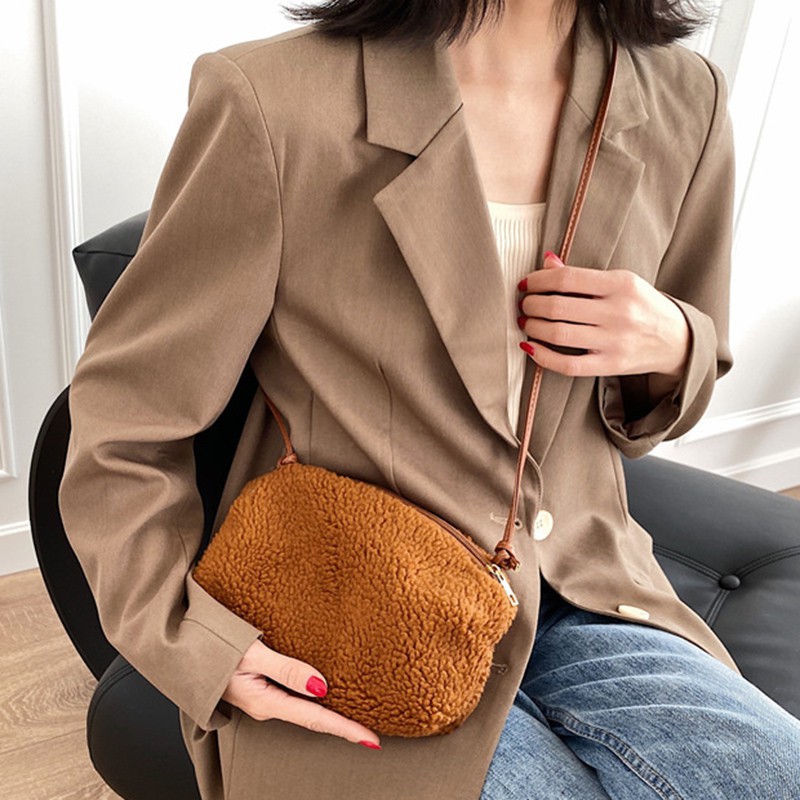 Túi Đeo Chéo Hình Đám Mây Phối Lông Xinh Xắn Cho Nữ