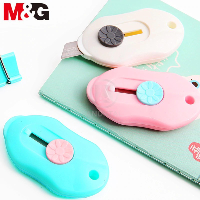 [NowShip] Dao rọc giấy mini M&amp;G nhiều màu thuận tiện làm móc khóa cute - Màu Ngẫu Nhiên