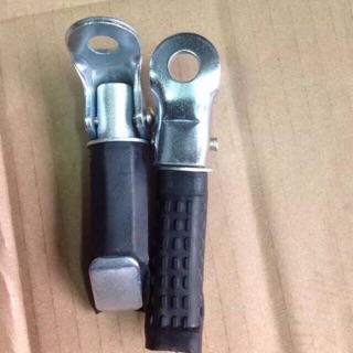 Để chân gấp, lắp trục sau xe đạp