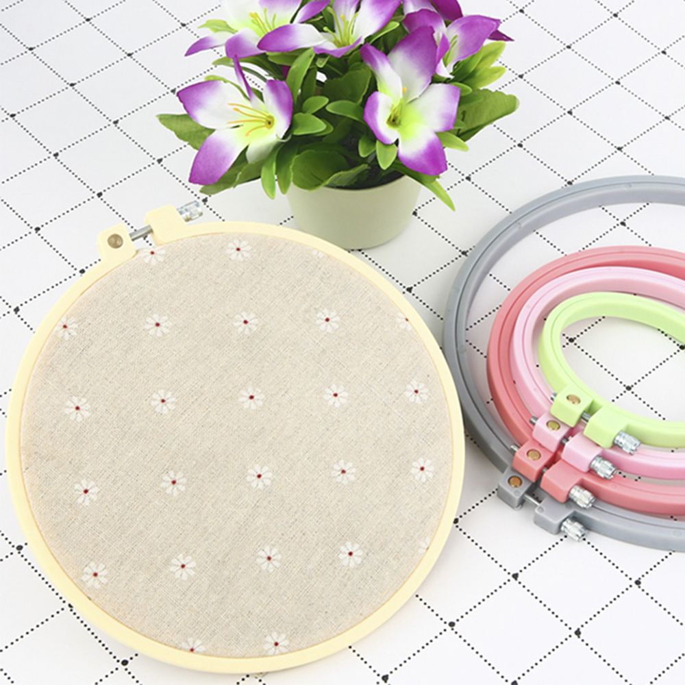 Khung thêu bằng nhựa nhiều kích cỡ tiện lợi