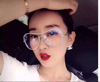 Kính Viền Đính đá Sang chảnh
