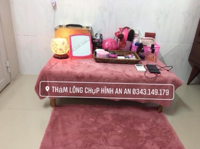 Thảm lông màu hồng mịn chụp hình - trải bàn trang điểm