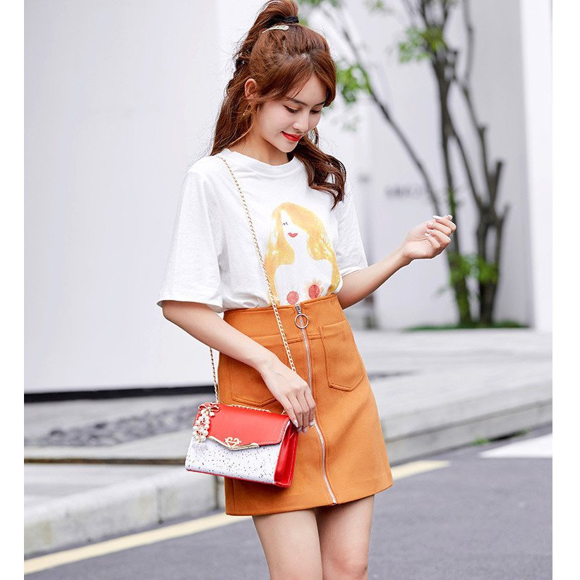 Túi đeo chéo nữ xách tay phong cách trẻ trung sang chảnh phù hợp với mọi set đồ