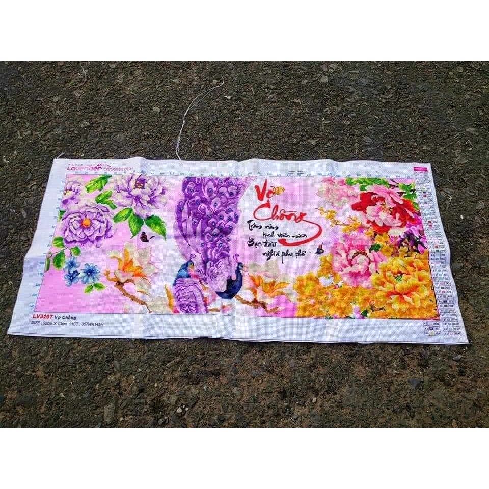 Tranh thêu vợ chồng KT:92x43cm,tranh chưa thêu.Tặng kéo và xỏ chỉ.