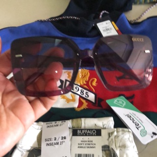 Thành lý kính gucci 300k