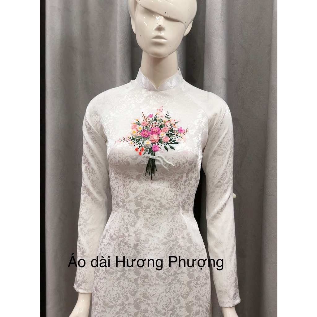 ÁO DÀI GẤM TRẮNG THÊU HOA
