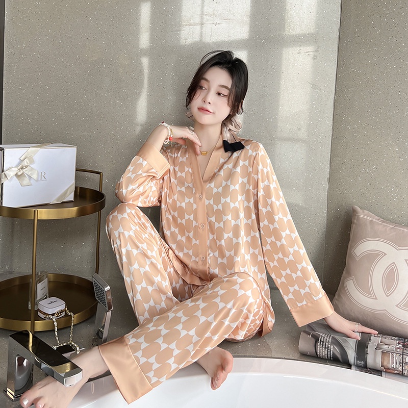 Bộ đồ ngủ tay dài vải lụa satin mát nhẹ in họa tiết sang trọng thời trang cho nữ