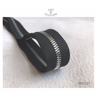 Dây khóa kéo đen răng trắng size 5 DKD2.5T