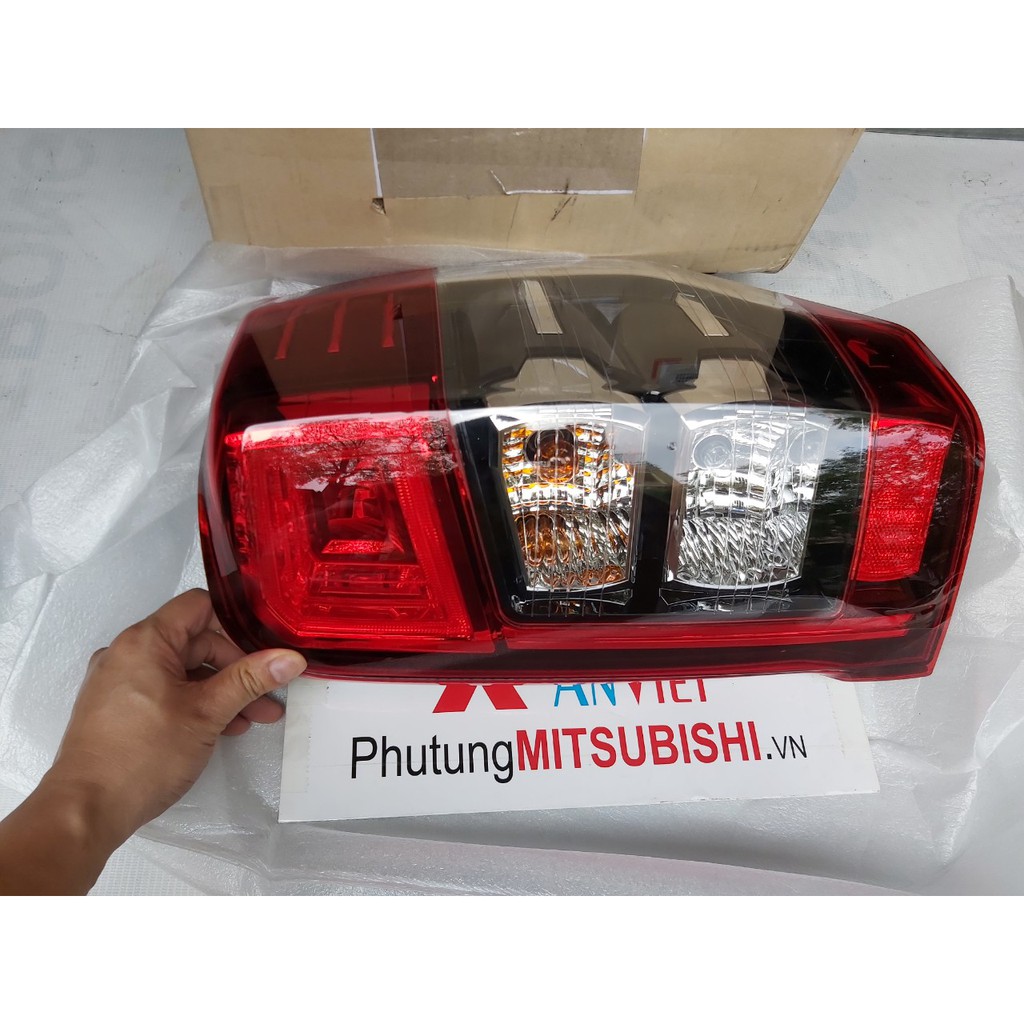 Đèn hậu xe Mitsubishi Triton 2019 Halogen