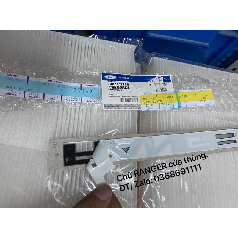 Chữ RANGER nhựa Đen dán cửa thùng sau xe Ranger  JB3Z16720B