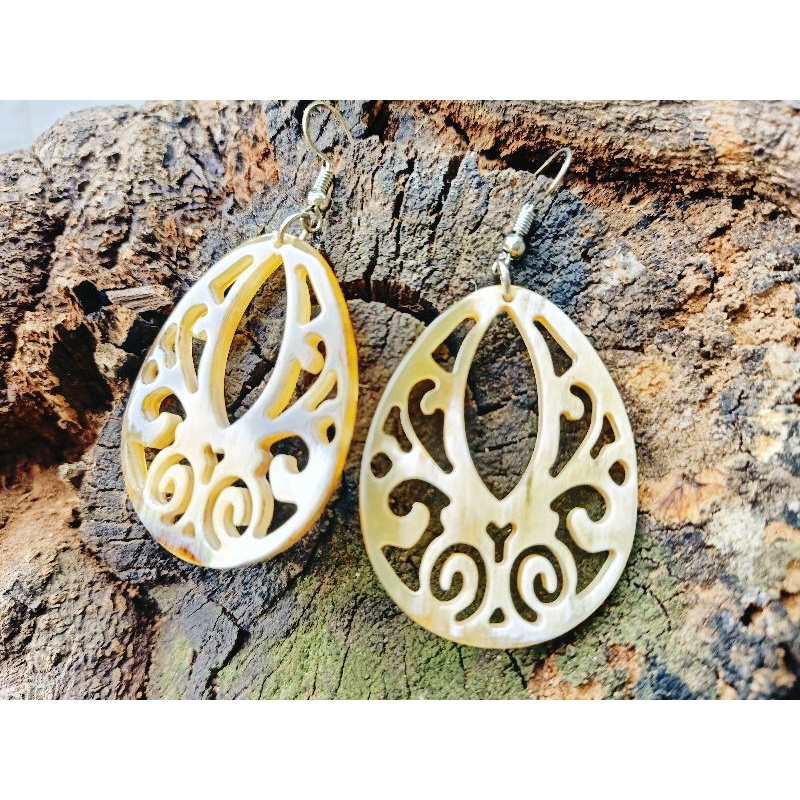 Bông tai nữ bằng sừng trâu tự nhiên hàng đẹp xuất đi châu Âu, không bị ăn tai