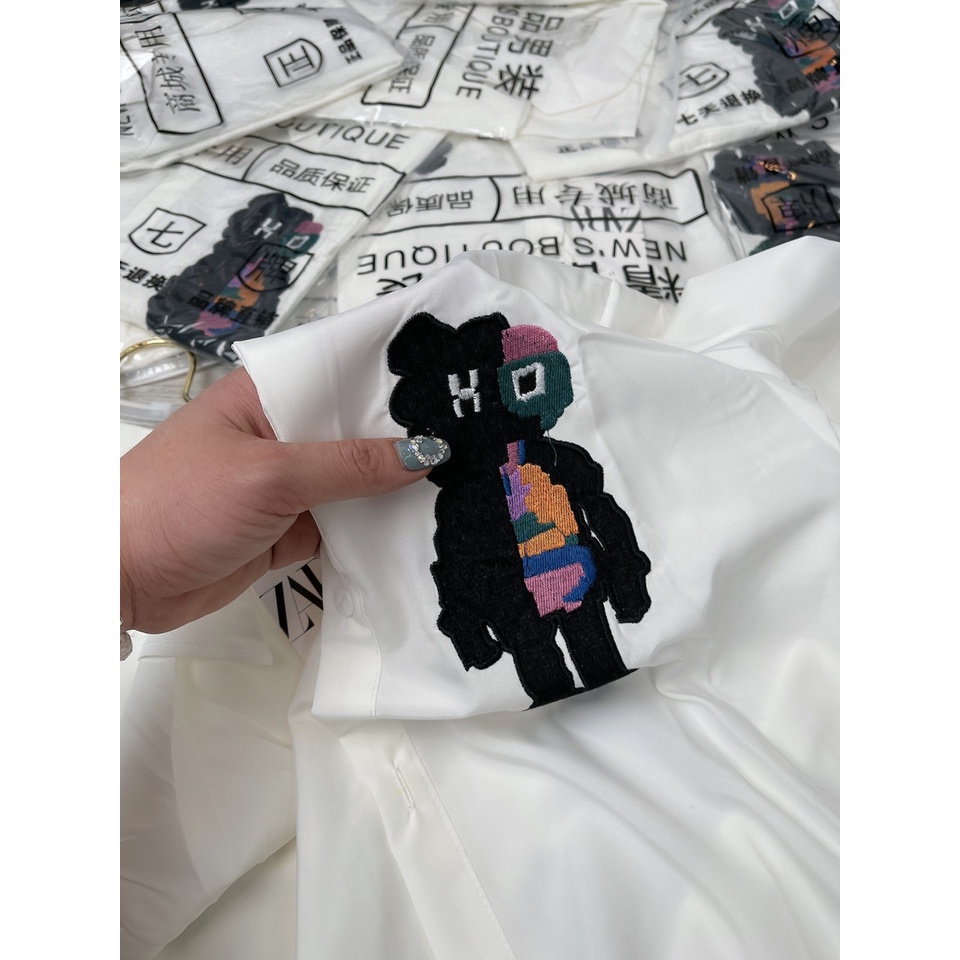 Áo sơ mi form rộng hoạt hình thêu KAWS 7 màu áo sơ mi trắng nữ TH001