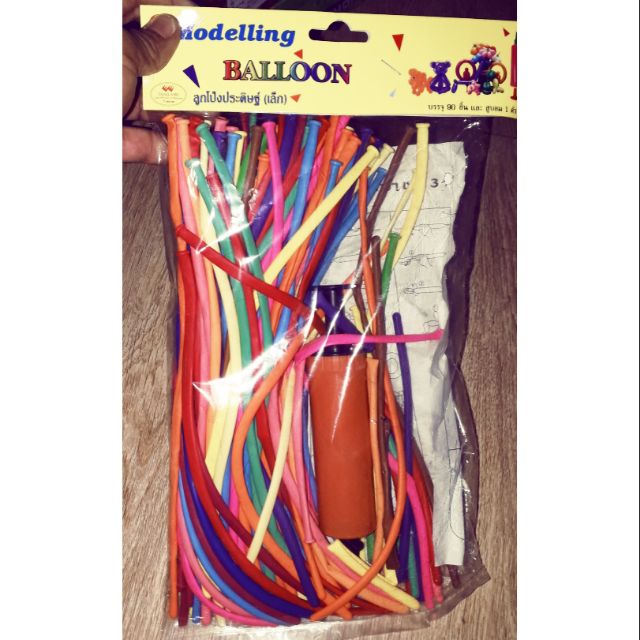 Sét túi khoảng100 cái bông bóng dài để tạo hình kèm ống bơm bằng nhựa mini của Thái Lan