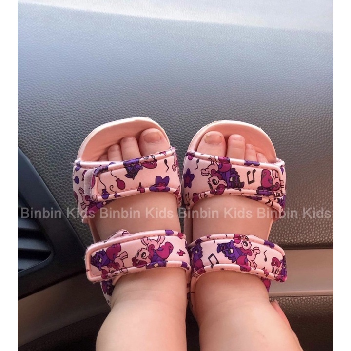 Sandal siêu nhẹ cho bé gái từ 4tháng đến 4tuổi, chất xốp siêu nhẹ đi mềm êm không thấm nước có hai quai dán siêu tiện