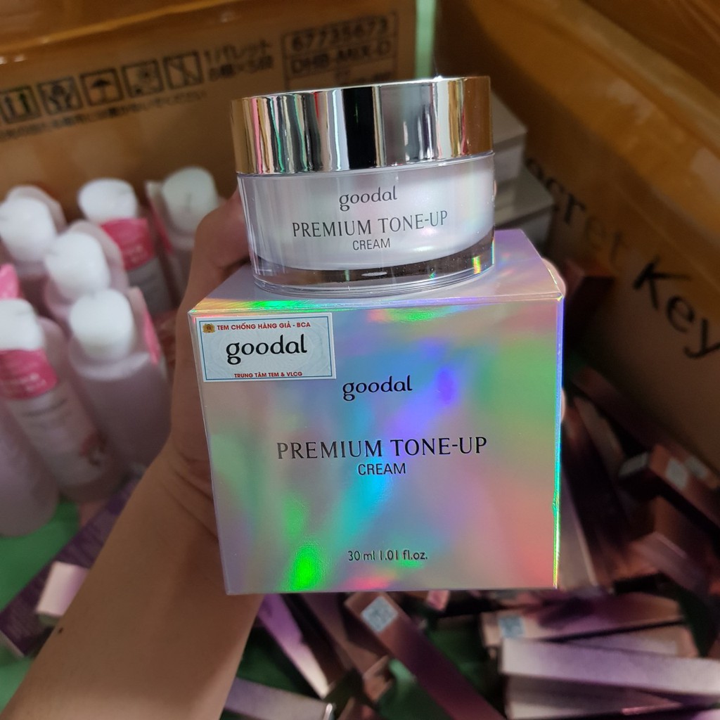 Kem Dưỡng Da Cao Cấp Ốc Sên Goodal Premium Snail Tone Up Cream 30ml