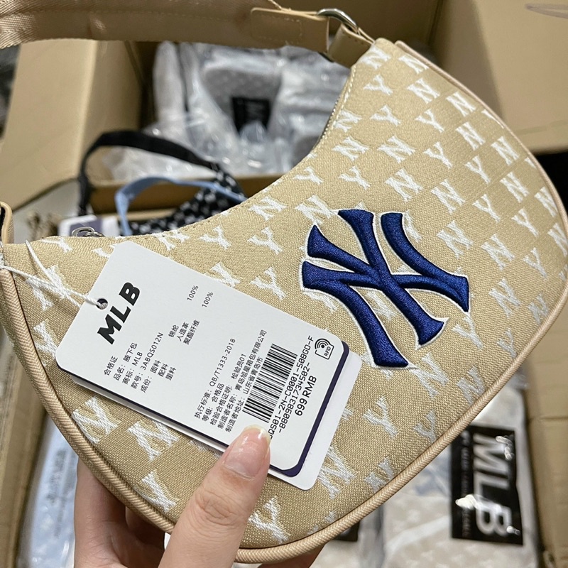 Túi kẹp nách NY TQXK hottren M.L.B Monogram  Nâu/Xanh