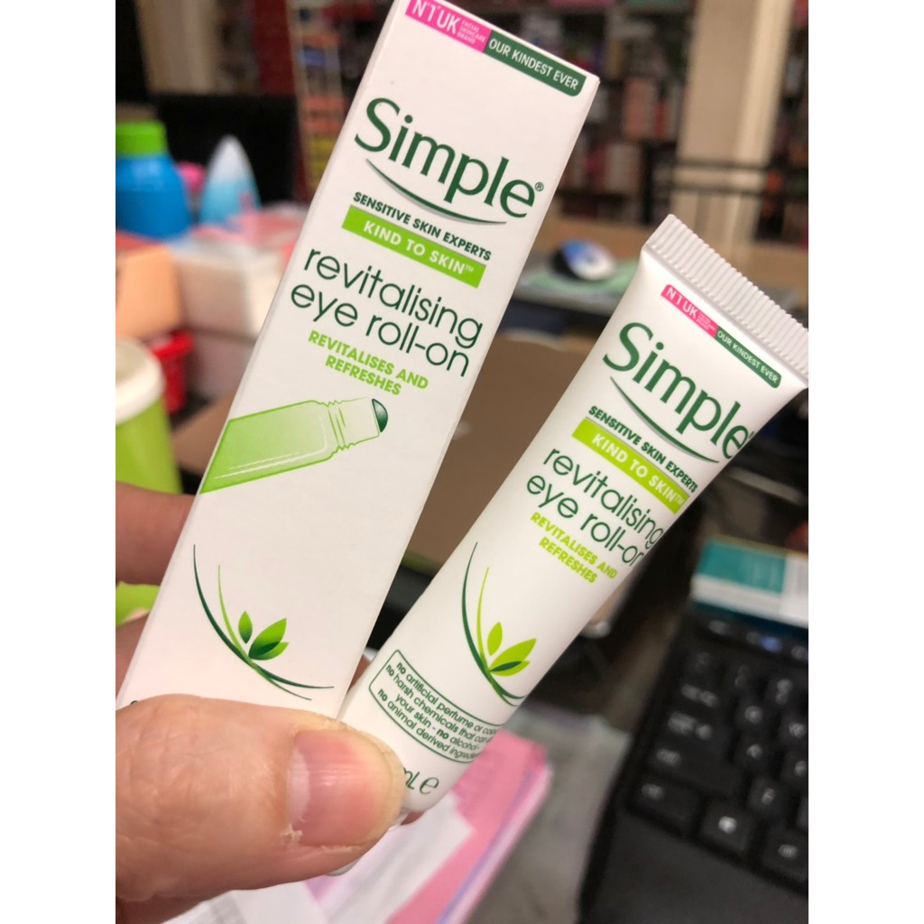 Lăn mắt Simple Kind To Eyes Revitalising Eye Roll On từ Anh (MẪU MỚI nha khách) | BigBuy360 - bigbuy360.vn