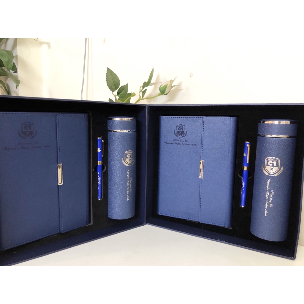 Combo quà tăng. Sổ da A5 , bút ký cao cấp và bình giữ nhiệt inox 304 cao cấp. Khắc tên riêng hay logo miễn phí .