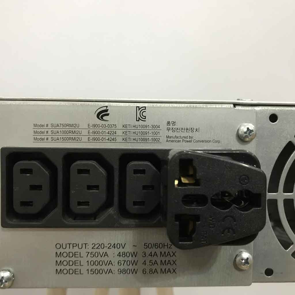 Đầu phích chuyển IEC320 - C14 sang điện 2 hoặc 3 chấu. Chuyển bộ lưu điện UPS sang Ổ cắm điện 220v thông dụng