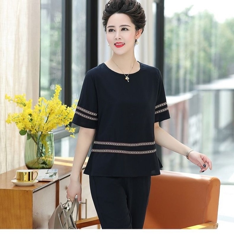 Set Áo Thun Ngắn Tay + Quần Lửng Thời Trang Cho Phụ Nữ Trung Niên