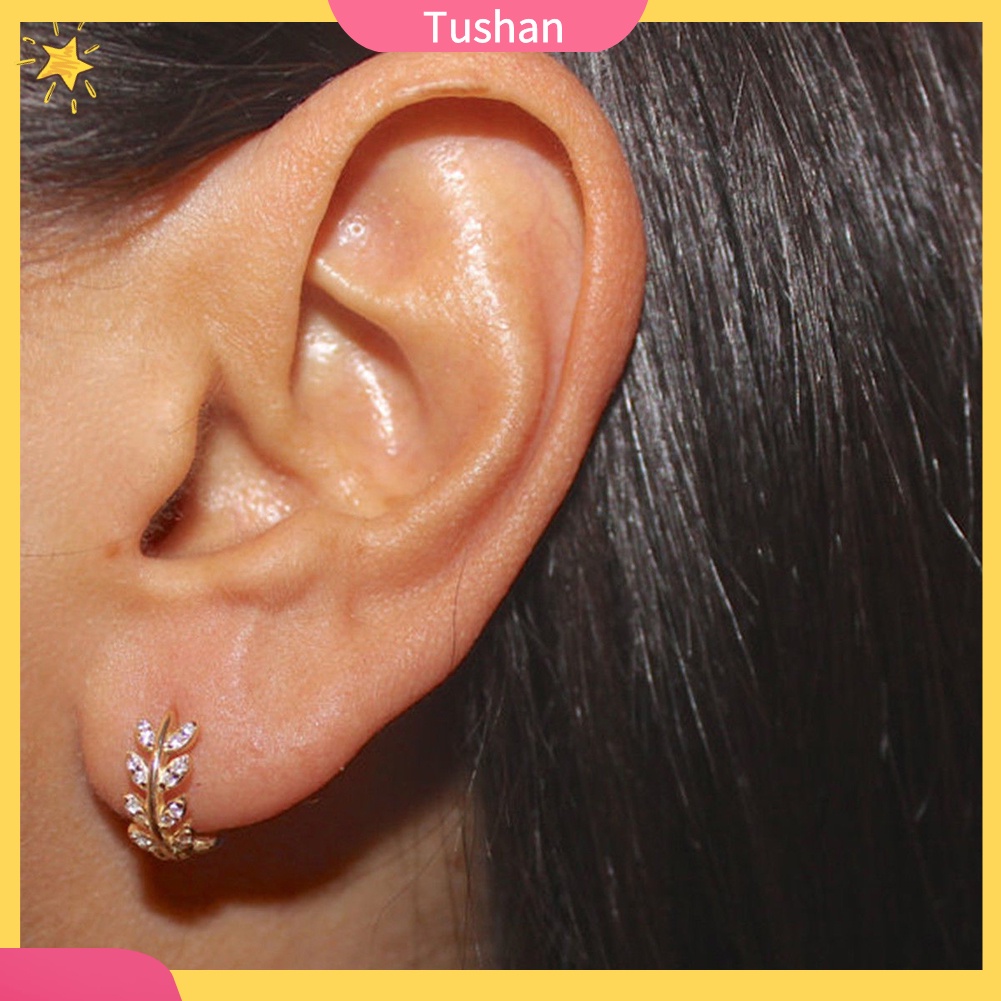 Hoa tai Huggie thiết kế chiếc lá đính đá cho nữ