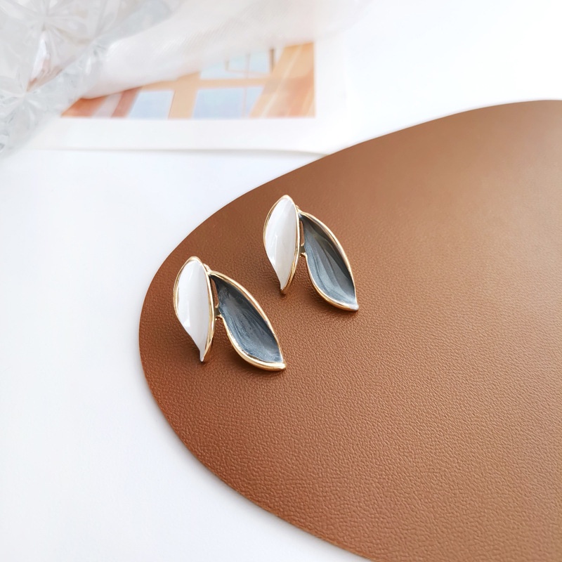 Khuyên tai kẹp không bấm lỗ chốt cố định K187 bằng hợp kim mạ vàng hình bông hoa dáng ngắn Leous Accessories