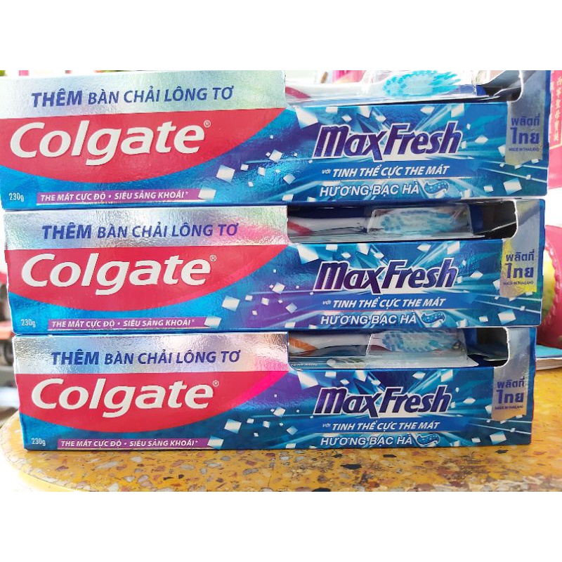 Kem đánh răng Colgate Maxfresh 230g tặng bàn chải lốc 3 cây hương trà xanh