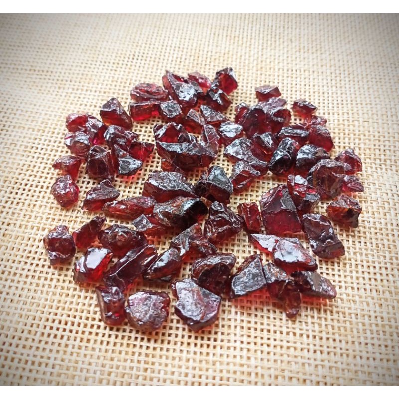 Ngọc thạch lựu/garnet thô tự nhiên