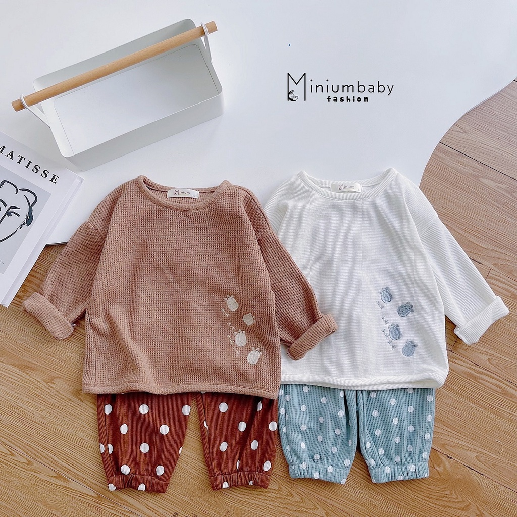 Bộ đồ dài tay quần dài thêu bé, bàn chân thu đông cho bé gái chất liệu tổ ong, quần áo trẻ em miniumbabyfashion SB1135