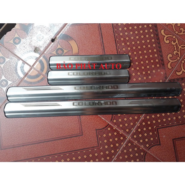 Bộ 4 ốp Bậc giẫm chân ngoài INOX xe Chevrolet Colorado 2015-2021.
