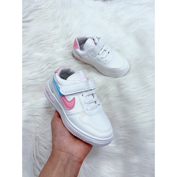 giày thể thao trắng bé trai bé gái size 26-31 móc cam hồng